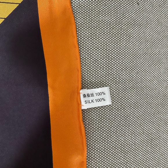 Baoshidi 100% Silk Scarf NWOT - Picture 4 of 7